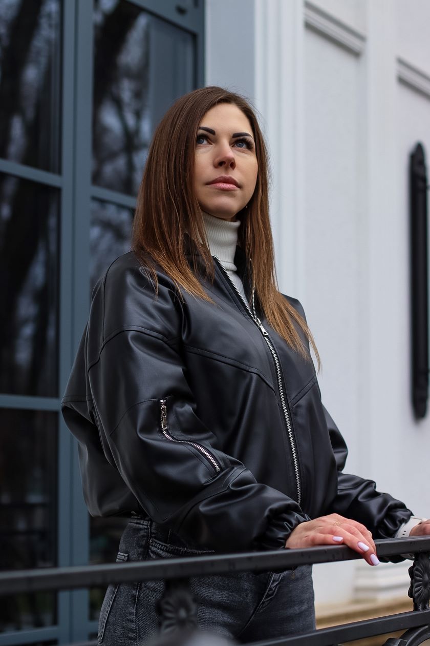 Куртка бомбер жіночий шкіряний к-016 чорний